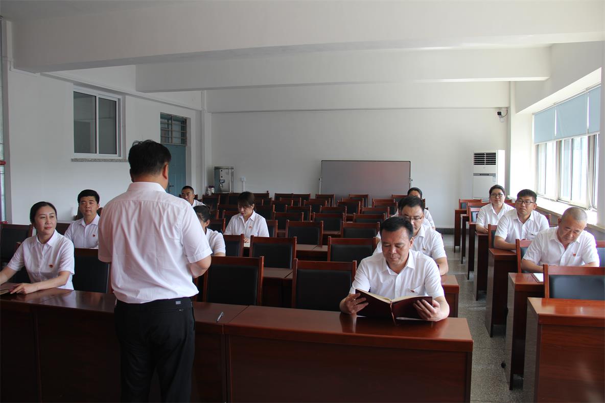 第二党支部分组学习研讨.jpg